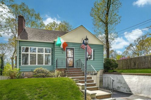 50 Polk Ave, Elwood, NY 11731-1143