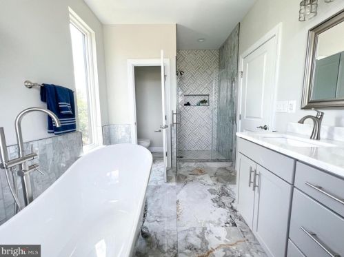 1010 15th St, Washington DC  20003-3213 exterior