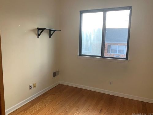 413 Glenbrook Rd, Stamford, CT 06906-2126