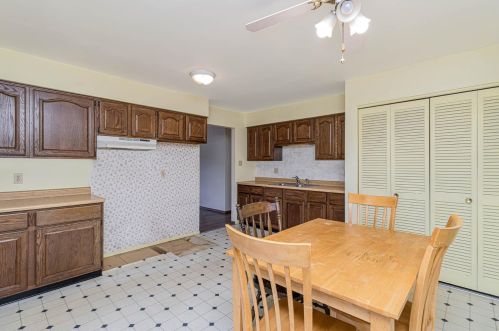 473 475, Valpo IN  46385-9238 exterior