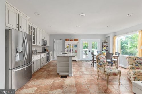 907 Lincoln Ave, Falls Church VA  22046-2512 exterior