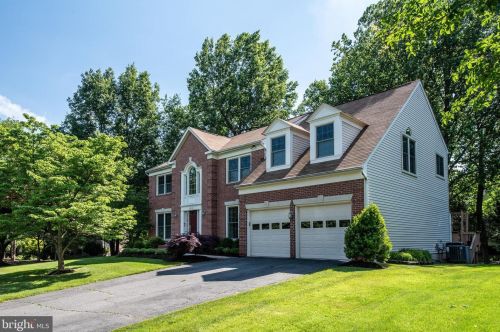 1213 Rowland Dr, Herndon, VA 20170-2430