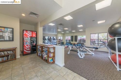 123 Lakeshore Ct, Richmond CA  94804-7422 exterior