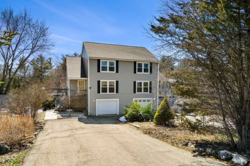 2 Richardson Dr, Derry NH  03038-4919 exterior