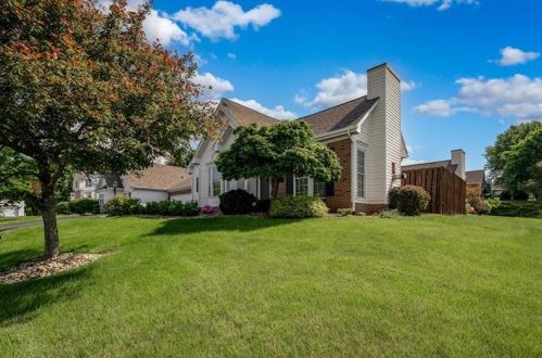 111 Links Dr, New Castle, PA 16101-6284
