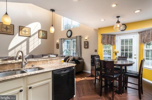 59 Greenbrook Dr, Columbus NJ  08022-2323 exterior