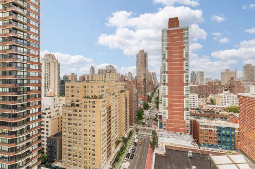 401 74th St, New York NY 10021-3919 exterior