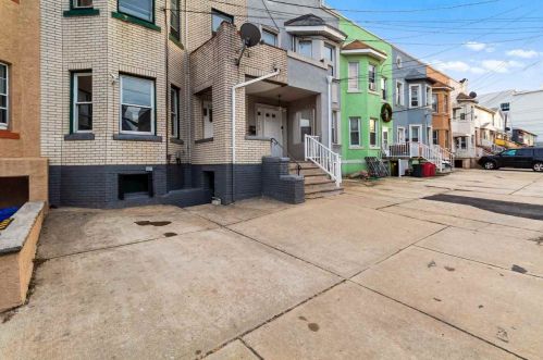 710 Avenue, Bayonne, NJ 07002-4838