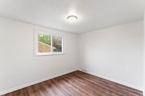 132 Firwood Dr, Bridgeville PA  15017-1204 exterior