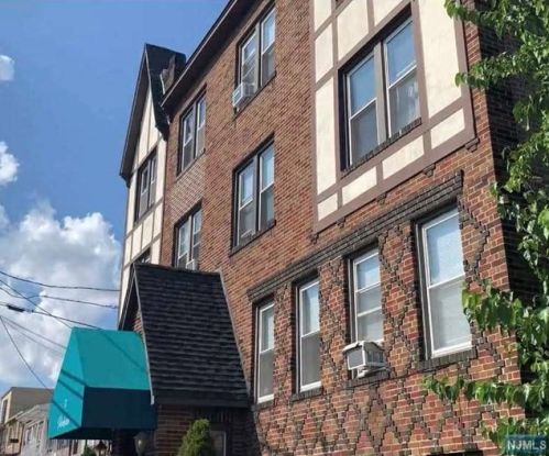 32 Woodcliff Ave, North Bergen NJ  07047-6134 exterior