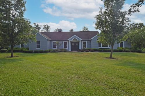 6175 Clippinger Dr, Cincinnati, OH 45243-3228