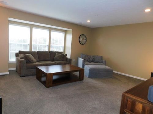 926 Royal Ct, Canonsburg, PA 15317-5042
