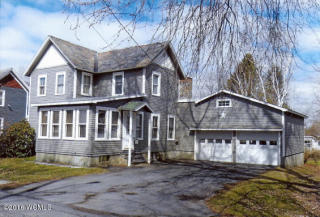 25 Elm St, Hebron, NY 12832-1033
