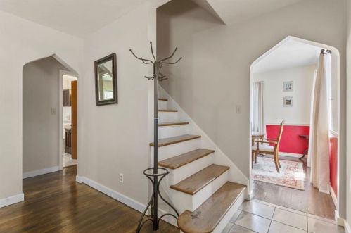 200 Sunnyfield Dr, Glenshaw, PA 15116-1934