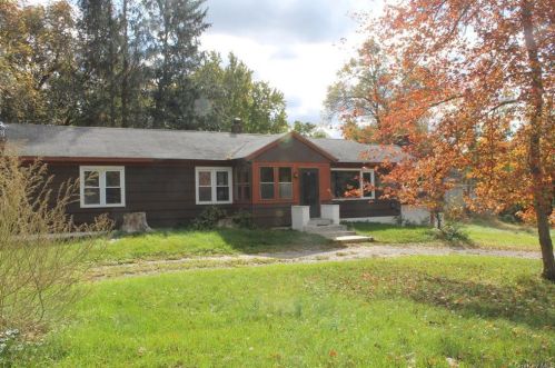 107 Maple Rd, Fishkill NY  12524-3002 exterior