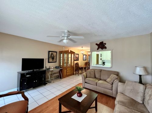 79 Kingswood D, West Palm Beach, FL 33417-7726