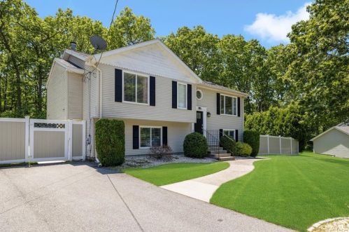 86 Hilltop Dr, Providence RI  02919-3013 exterior