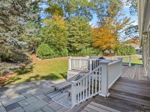 10 Pink Cloud Ct, Norwalk CT  06851-3310 exterior