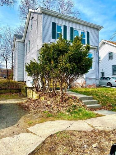 26 Mills Ave, Middletown, NY 10940-6405