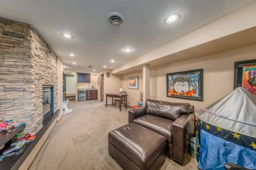 1908 81, Milwaukee WI 53213-2126 exterior