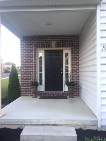 1082 Monarch Ln, Breinigsville, PA 18031-9324