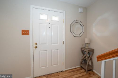 48 Elan Ln, Wayne, PA 19087-5714