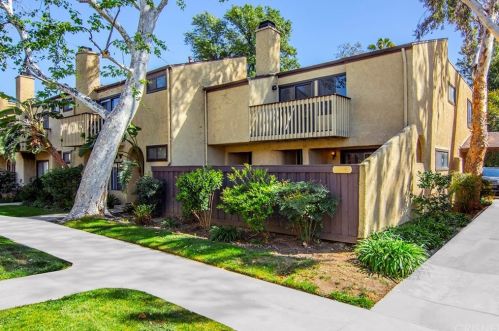 6738 Encino Ave, Van Nuys, CA 91406-5303
