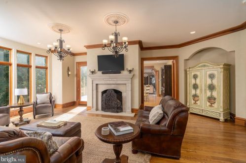 608 Kentland Dr, Great Falls VA  22066-1030 exterior