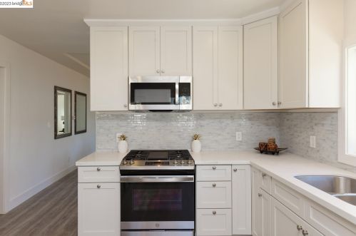 950 39 St, Oakland CA 94608-3899 exterior