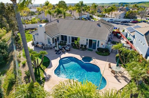 4884 Point Loma Pl, Oceanside CA  92057-3402 exterior