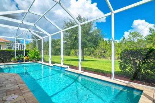 14487 Manchester Dr, Naples FL  34114-8630 exterior