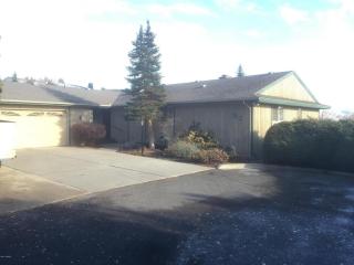 913 Coach Ct, Yakima, WA 98908-2452