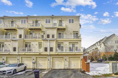 7204 Little Thames Dr, Gainesville VA  20155-4021 exterior