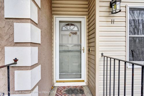 11 Ford Ave, Lakewood, NJ 08701-5660
