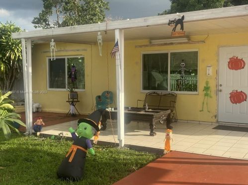 850 12th Pl, Hialeah, FL 33010-3745