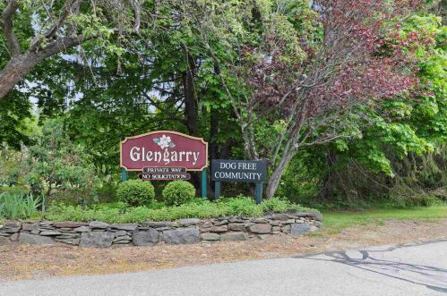 88 Glengarry Dr, Stratham NH  03885-2152 exterior