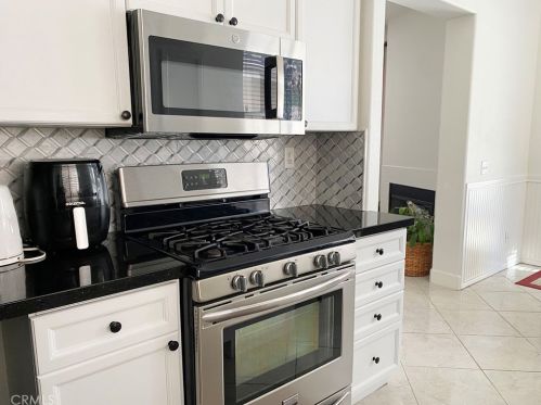 30422 Daisy Ct, Santa Clarita CA  91384-3779 exterior