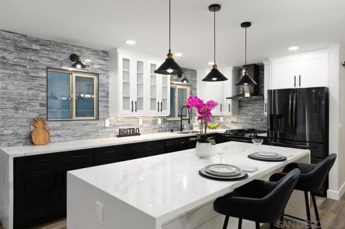 365 Alameda Blvd, San Diego CA  92118-1134 exterior