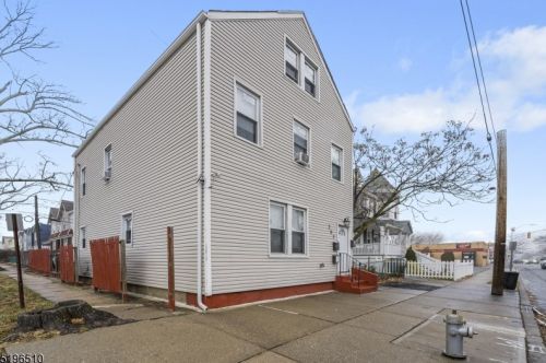 287 Sanford St, East Orange NJ  07018-1018 exterior