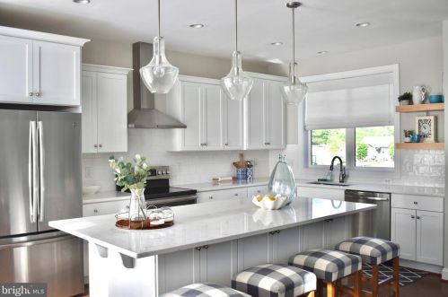 6740 Bleight Dr, Haymarket, VA 20169-4931