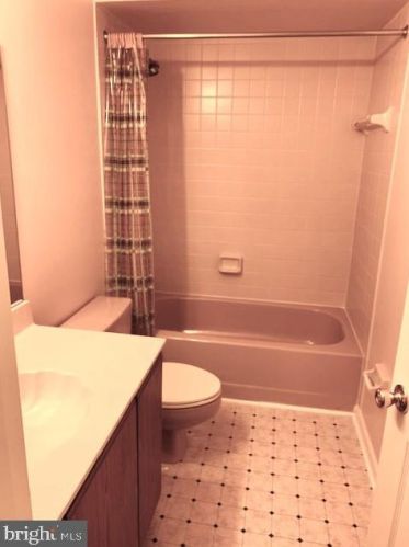 665 Croft Dr, Southampton PA  18966-4045 exterior