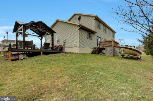 4 Holly Ct, Lees Cross Roads PA  17257-8749 exterior