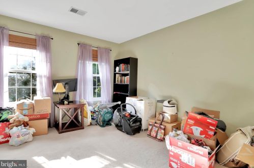 357 Locust Grove Dr, Purcellville VA  20132-3285 exterior