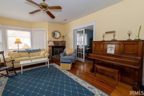 321 Edgewater Dr, Mishawaka IN  46545-6910 exterior