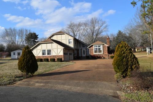 806 Sharon Cir, Lawrenceburg, TN 38464-2923