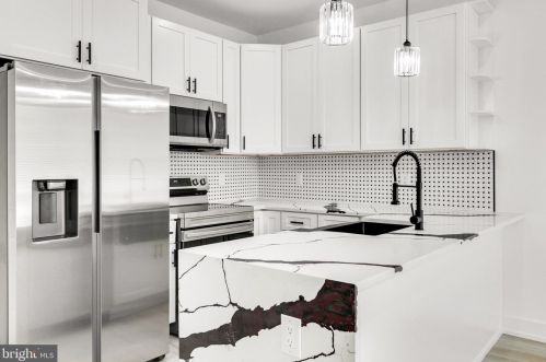 2054 2nd St, Philadelphia, PA 19122-0033