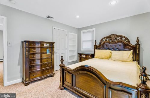 84 Franklin Corner Rd, Lawrence Township NJ  08648-2102 exterior