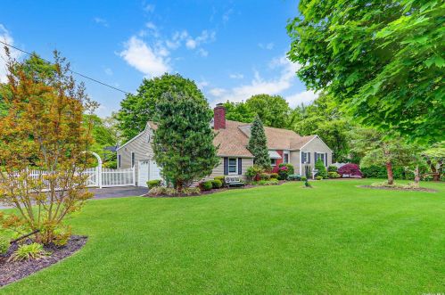 33 Namkee Rd, Blue Point, NY 11715-1818