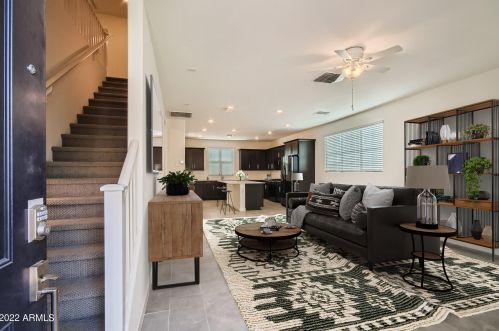 704 Bay Dr, Gilbert, AZ 85233-7002