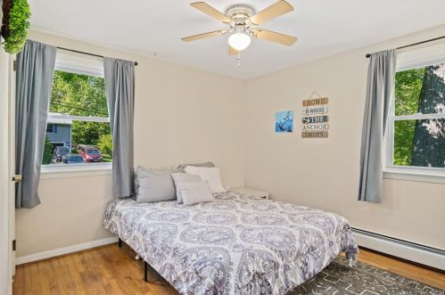 6 East Dr, Gales Ferry CT  06335-1610 exterior